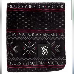 NWT still vacuum sealed! Victoria’s Secret 2023 holiday blanket